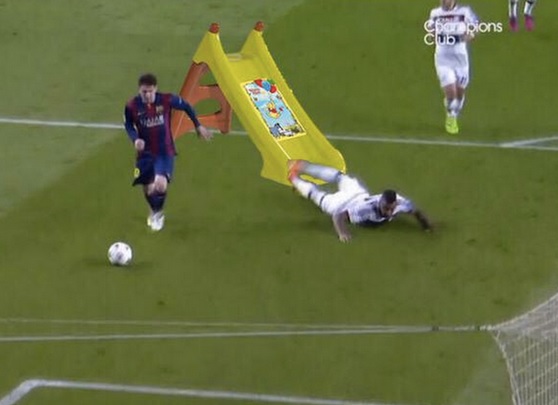 Meme-meme Lucu Jatuhnya Boateng di Camp Nou